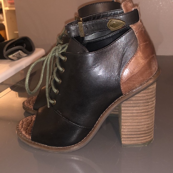 Kelsi Dagger Bina Heel - Picture 2 of 2